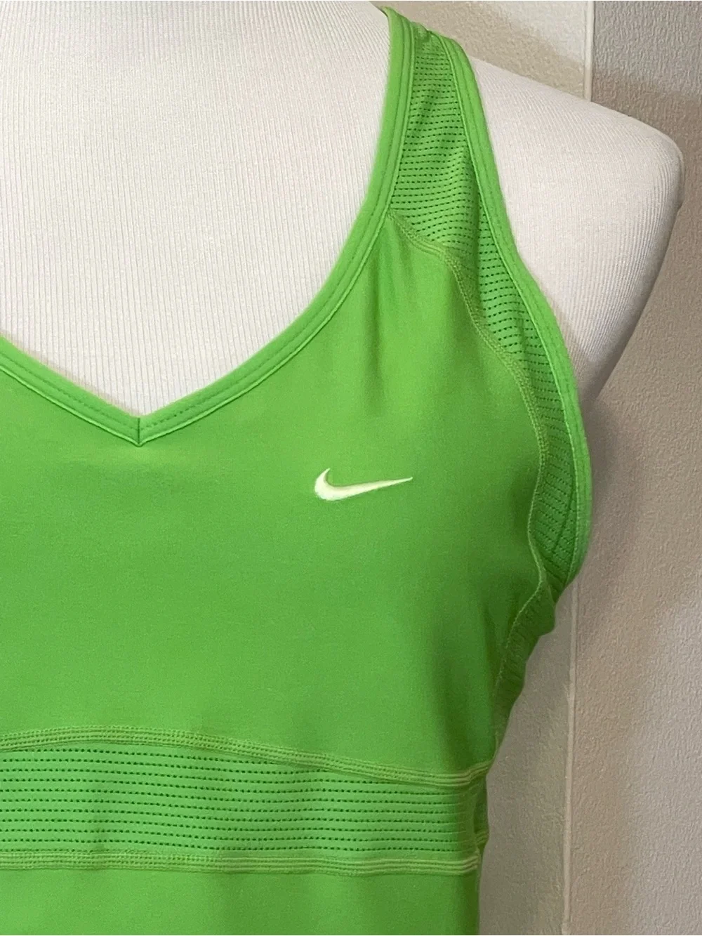 Nike Dri-Fit Women’s Green V-Neck Racerback Athletic Tank Top Size XL